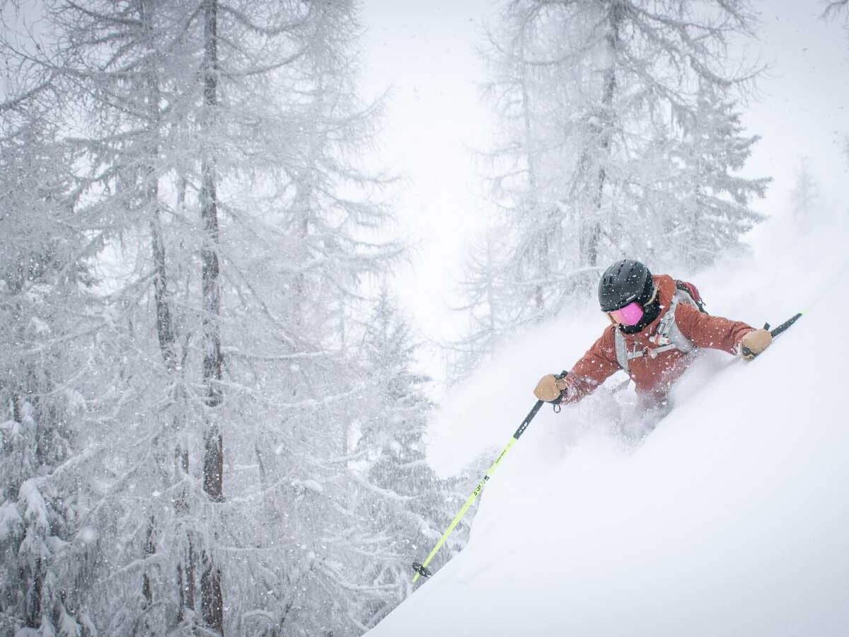 Backcountry athlete doing a powder turn.