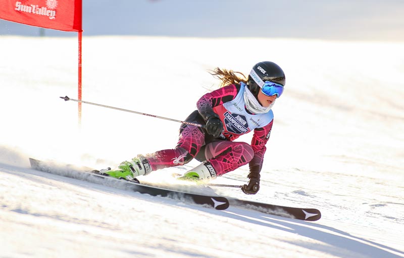 Female alpine skier doing powerful turn.